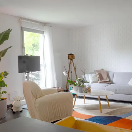 Avec Terrasse Dans La Foret * سُفرْ